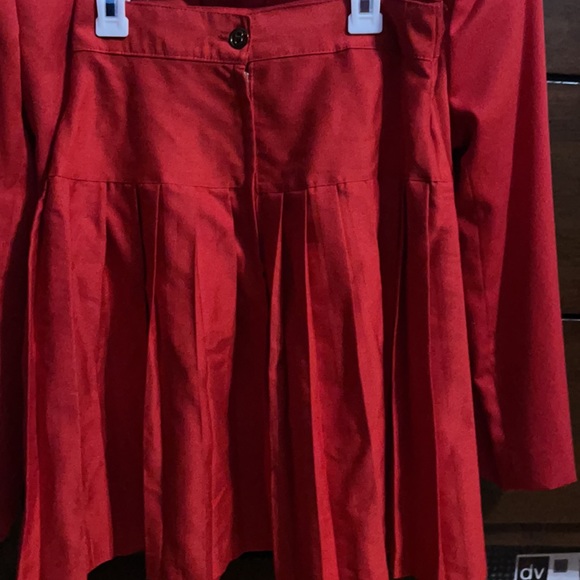 Double breasted red jacket and pleated skirt - Picture 4 of 6